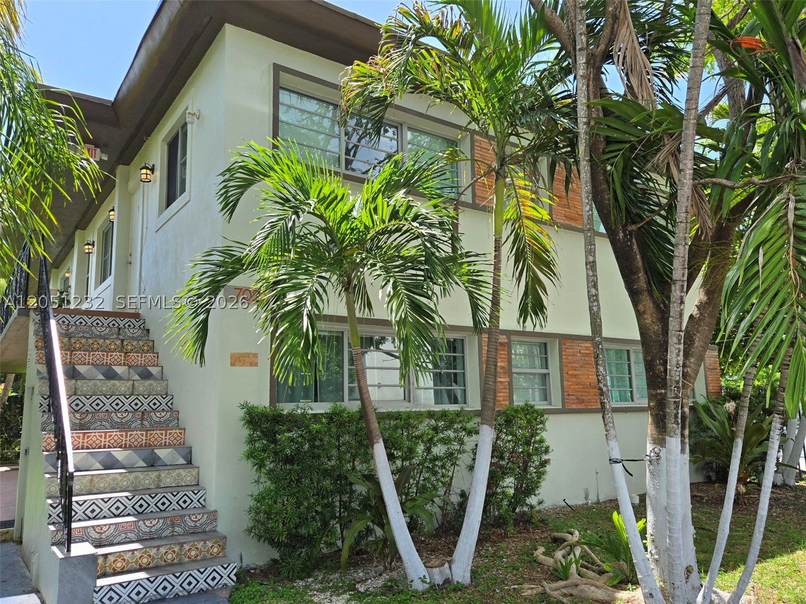 Pets Ok (w owner approval )Quick approval NO HOA  Wonderful Bright  Corner 3 bedroom 2 bath in With lots of natural light, own washer/dryer in unit, central A/C & impact windows. Building with only 4 units & quiet tenants, steps from Normandy pool. No HOA, Quick approval Section 8 Welcome, Pet with owner​​‌​​​​‌​‌​​​‌‌​​​‌‌‌​​‌​​‌‌​​​​ approval