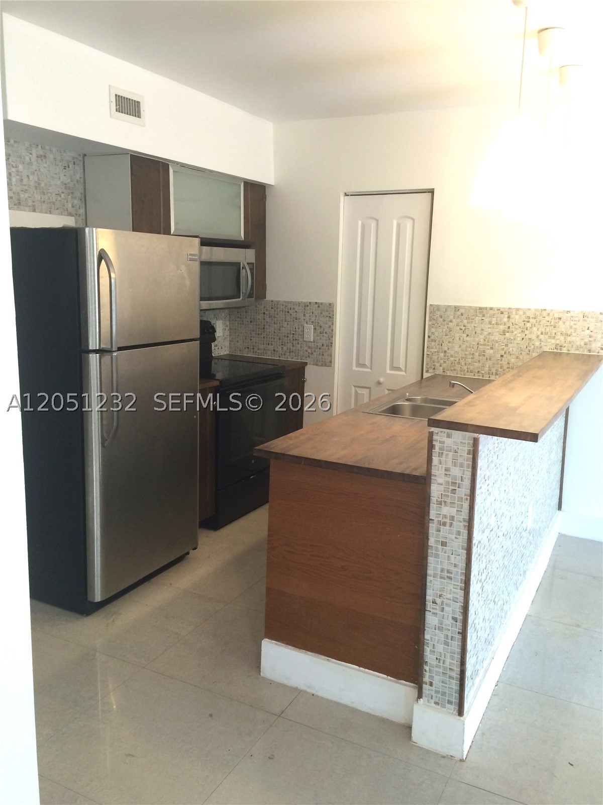 ISLE OF NORMANDY MIAMI VI - Residential Lease