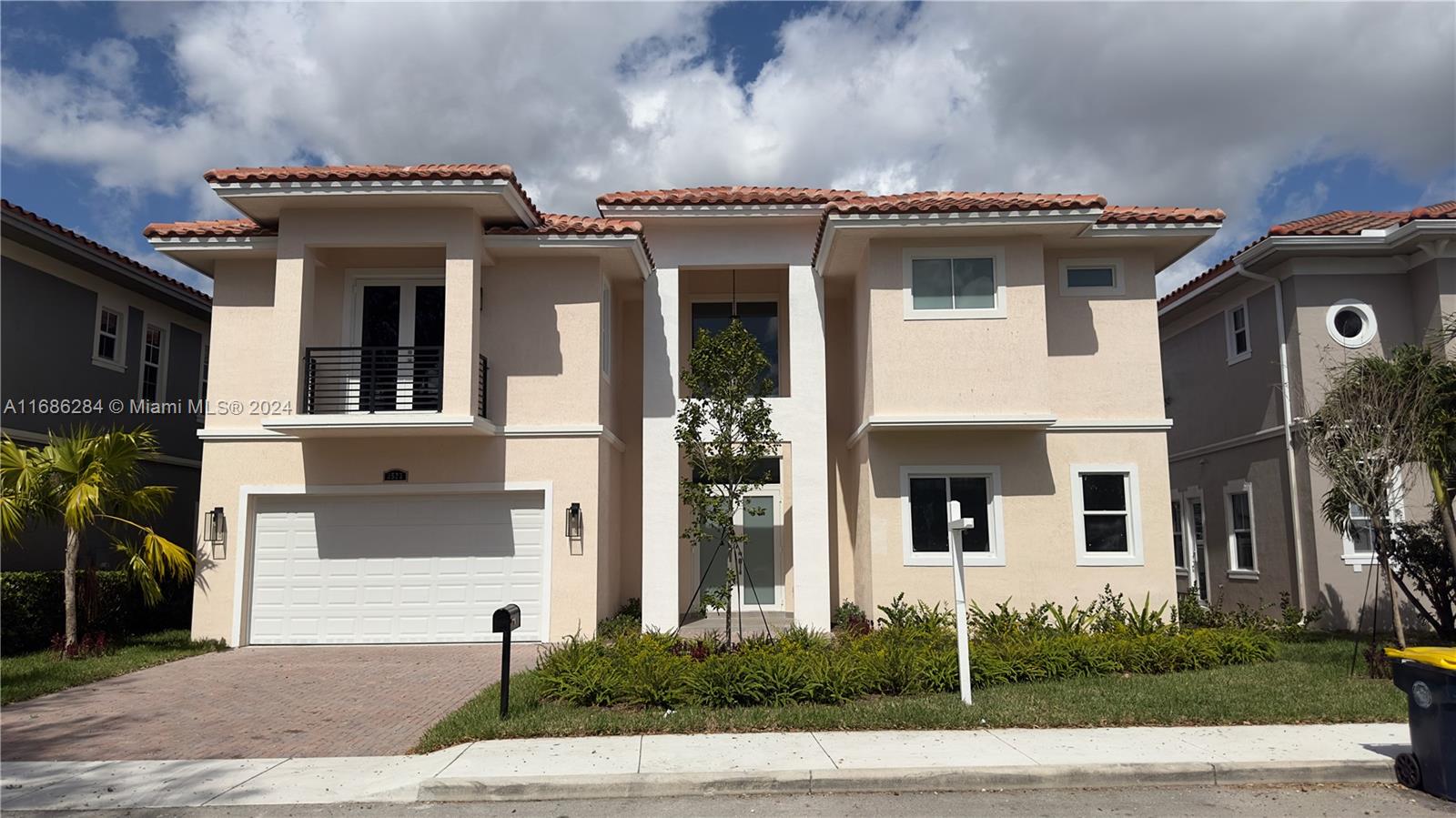 New construction!! Just finished - move in ready! Alamo model with many upgrades. Gorgeous 5 bedrooms 4 and 1/2 bathrooms. Most desirable location in the Hollywood area across the street from Emerald Hills and next to the Preserve. Close to shopping and houses of worship. Buy, rent or rent to buy. Only new Alamo for rent or purchase in the area. Hurry, it won't last.