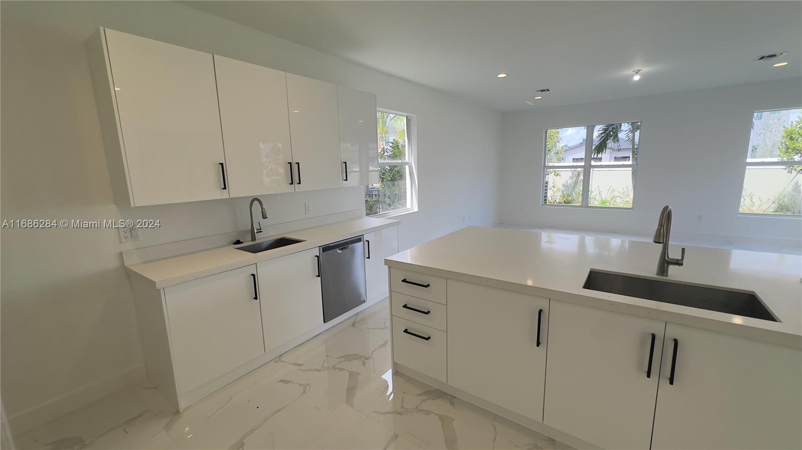 FOREST VIEW ESTATES - Residential Lease