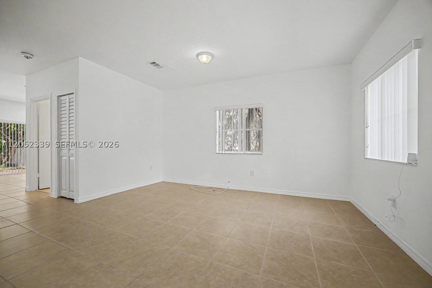 VENETIA GROVE - Residential Lease