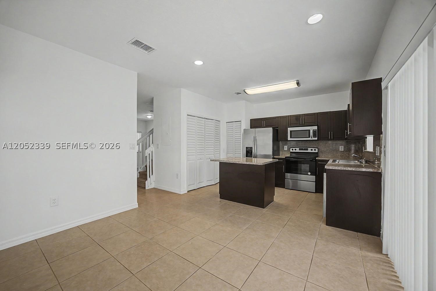 VENETIA GROVE - Residential Lease
