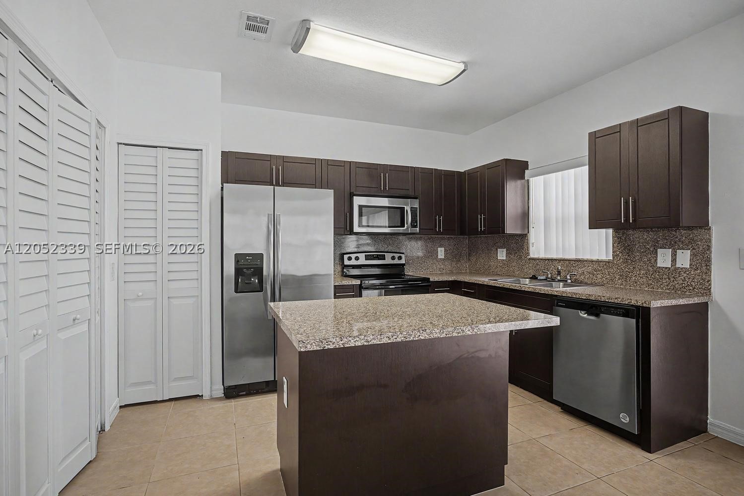 VENETIA GROVE - Residential Lease