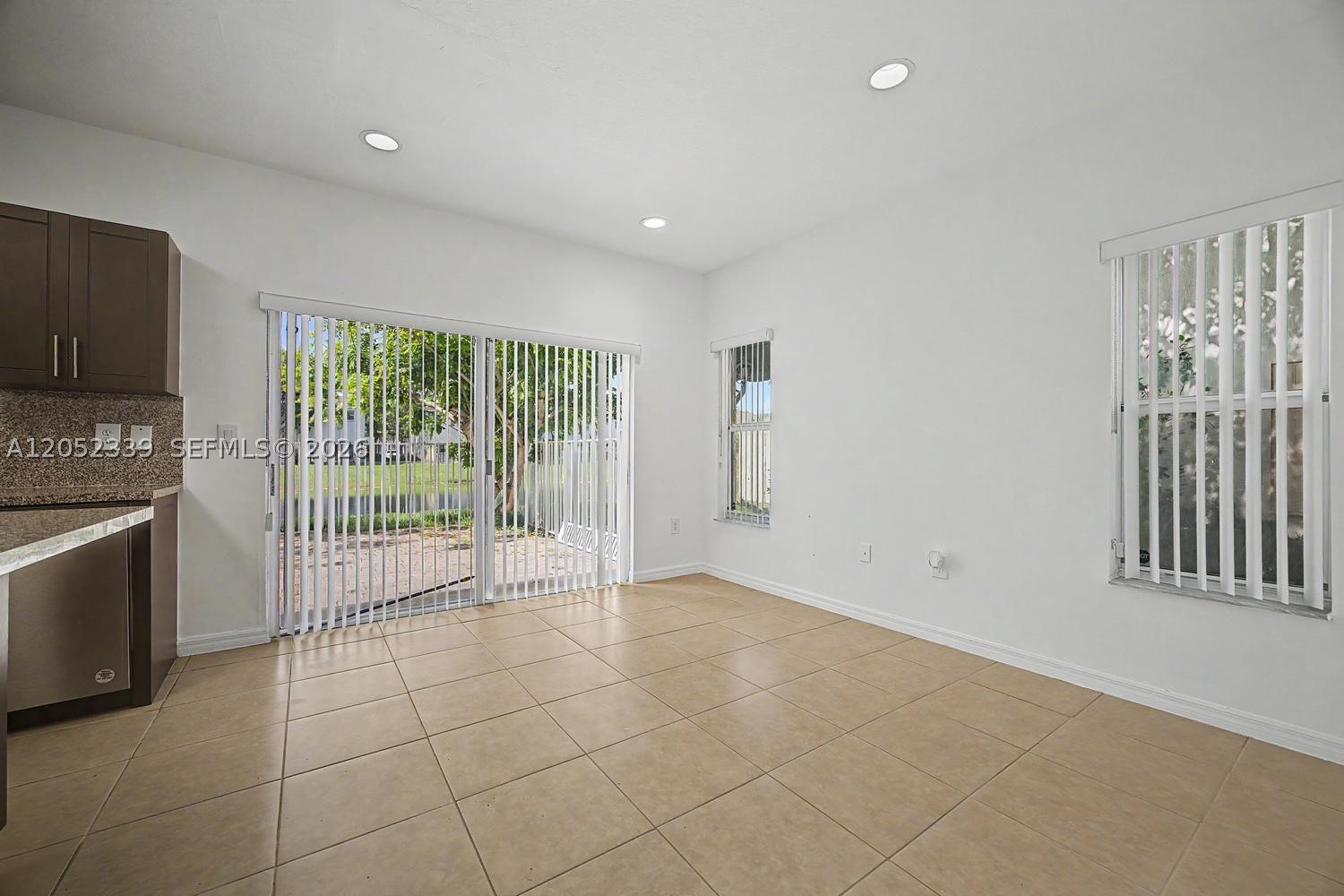 VENETIA GROVE - Residential Lease