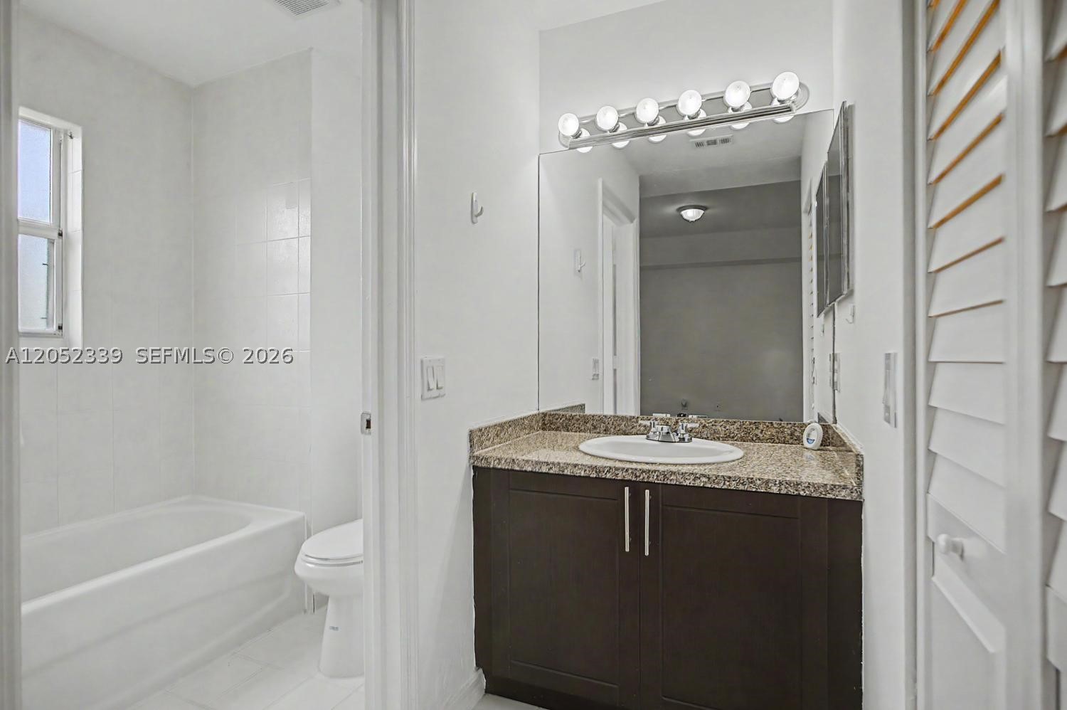 VENETIA GROVE - Residential Lease