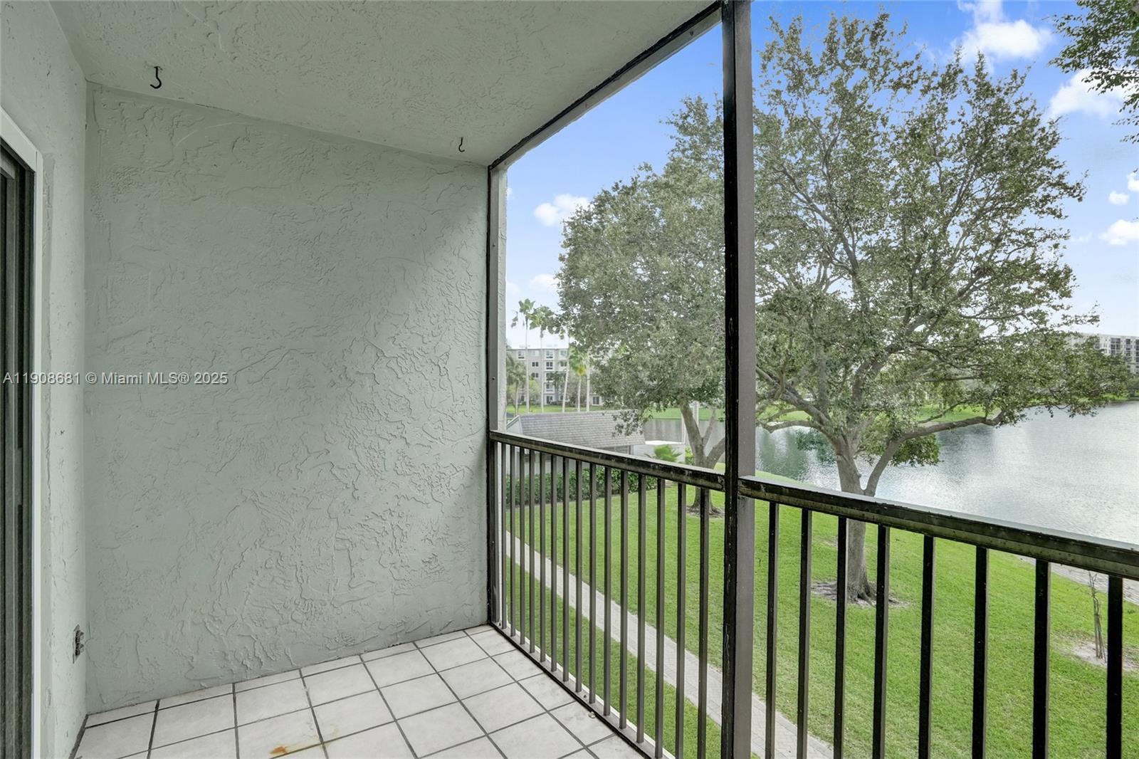 CYPRESS BEND CONDOMINIUM - Residential