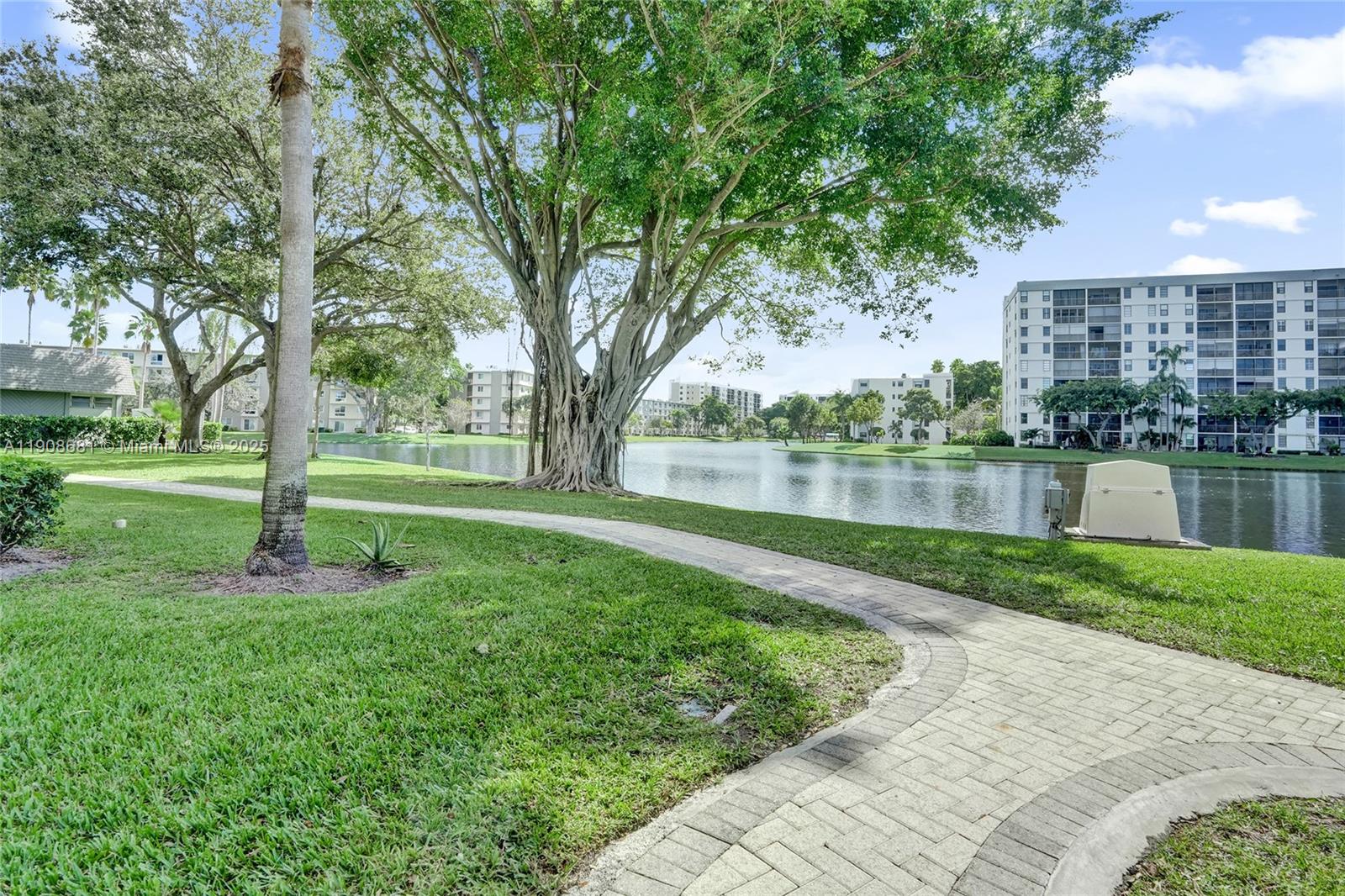 CYPRESS BEND CONDOMINIUM - Residential