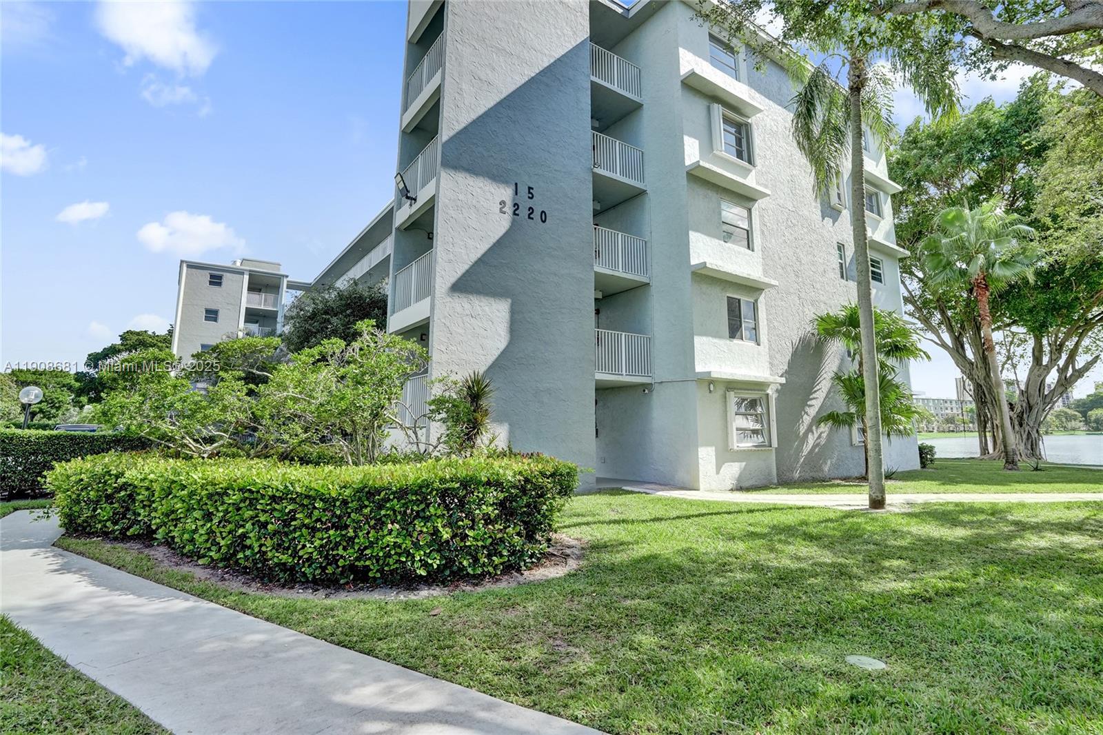 CYPRESS BEND CONDOMINIUM - Residential