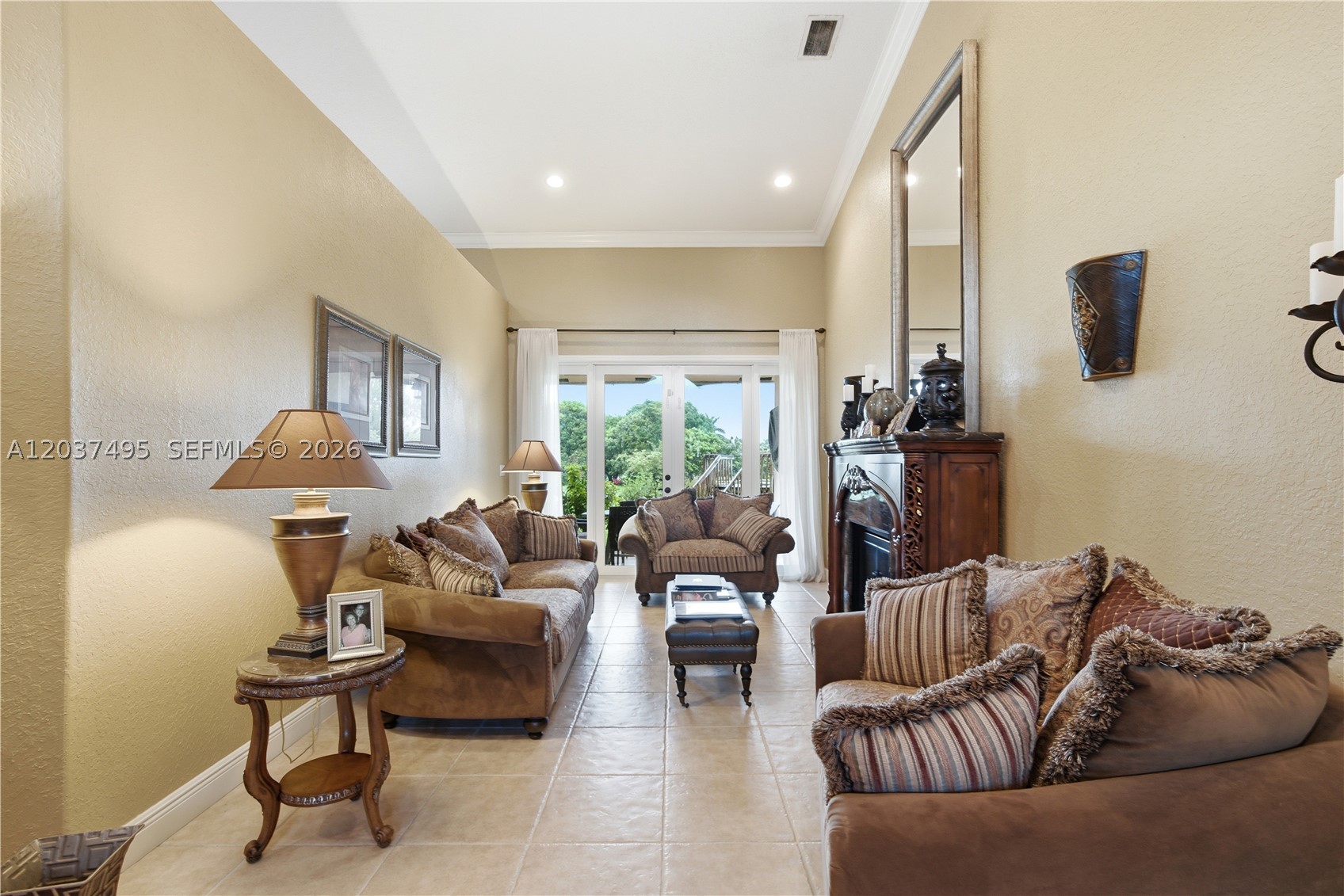 SOUTH KENDALL ESTATES - Residential