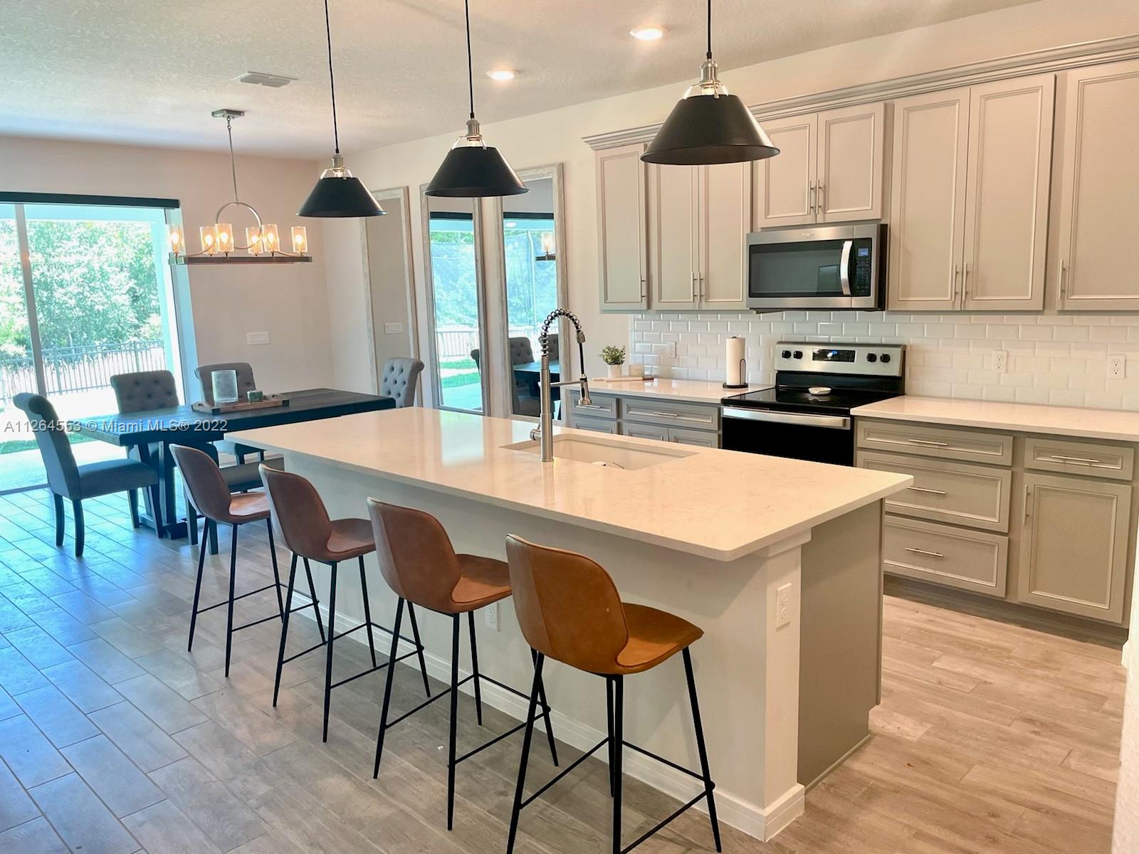 Beautiful house for rent in a quiet and peaceful community! Specious bedrooms, an open kitchen/living area, Wide sliding doors to access the big backyard to entertain with your family and friends, Laundry room and an amazing Loft area!!!  This house comes with a lot of upgrades… Do not miss!!!