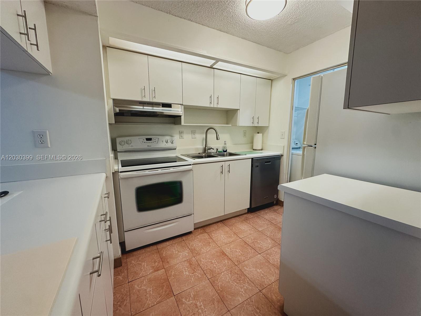 CARMEL CALIFORNIA CLUB CO - Residential Lease
