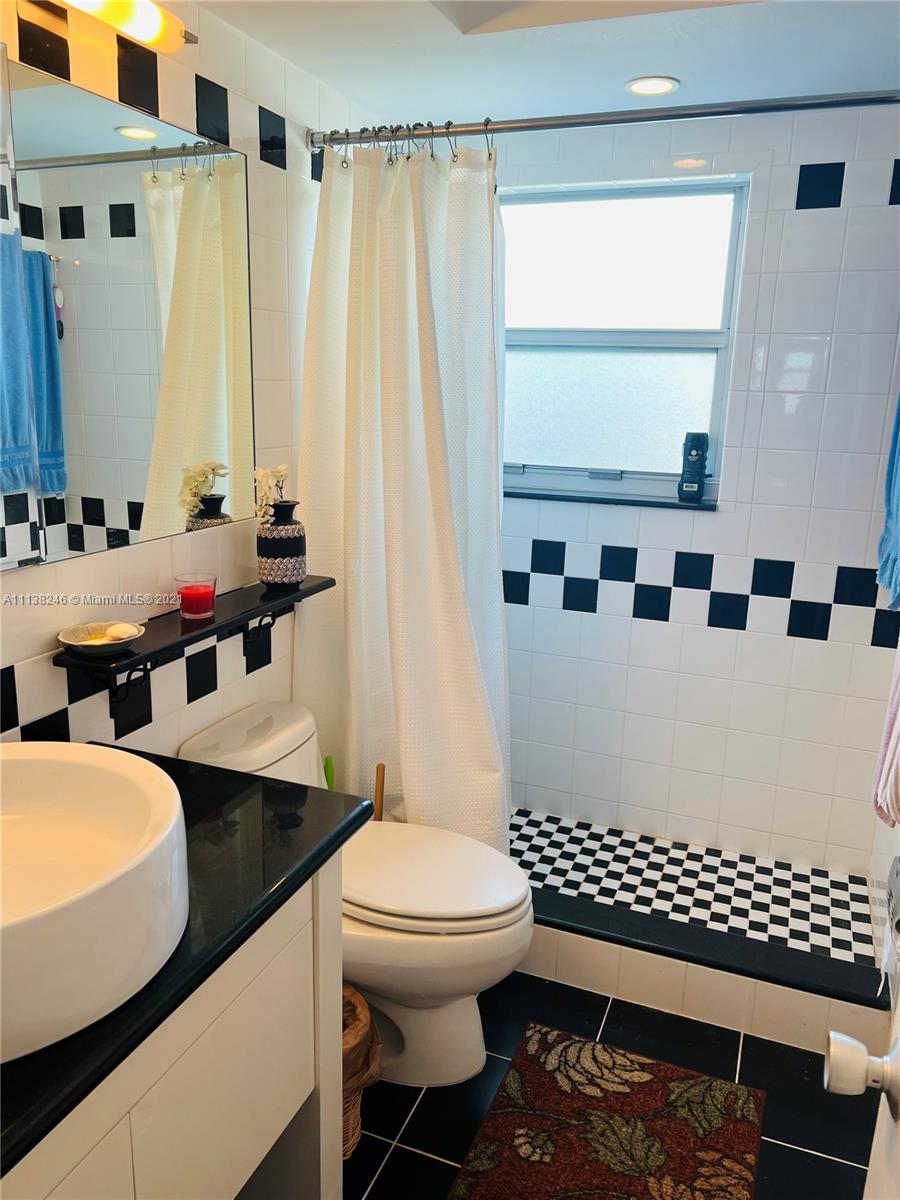 OCTAGON TOWERS I CONDO - Residential
