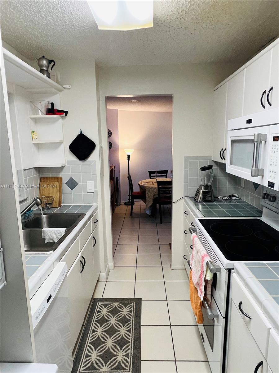 OCTAGON TOWERS I CONDO - Residential