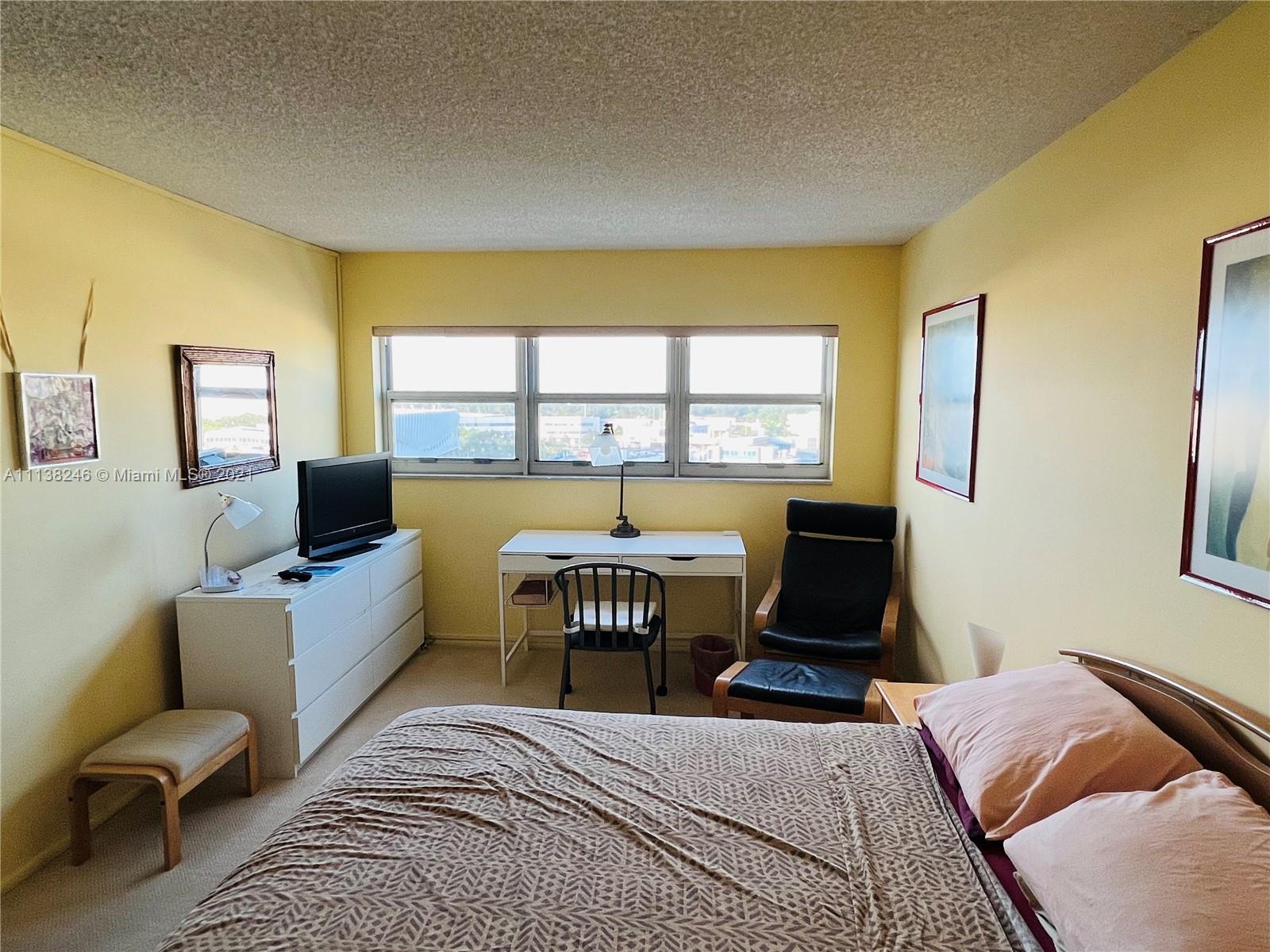 OCTAGON TOWERS I CONDO - Residential
