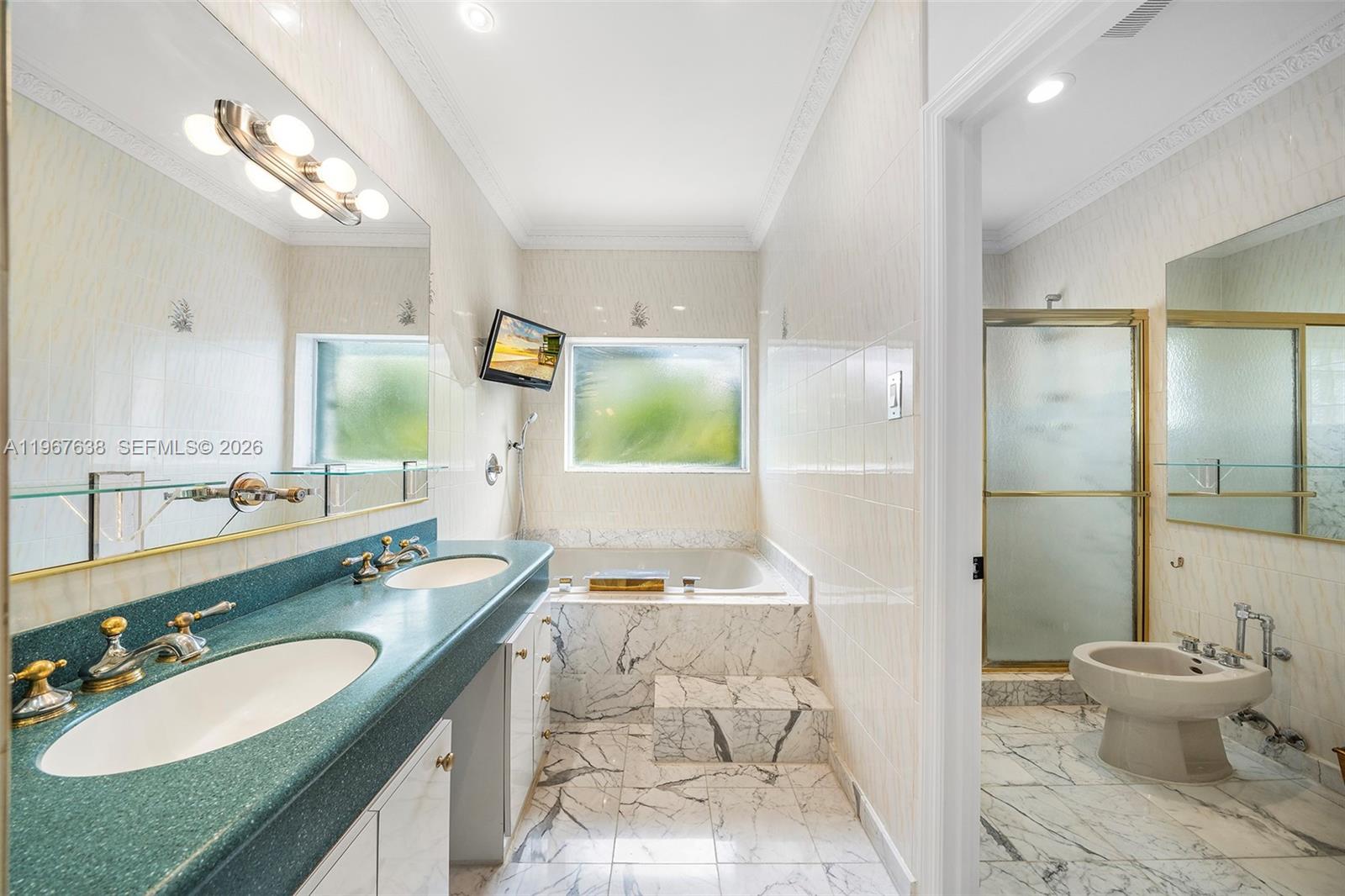 GOLDEN BEACH SEC E - Residential