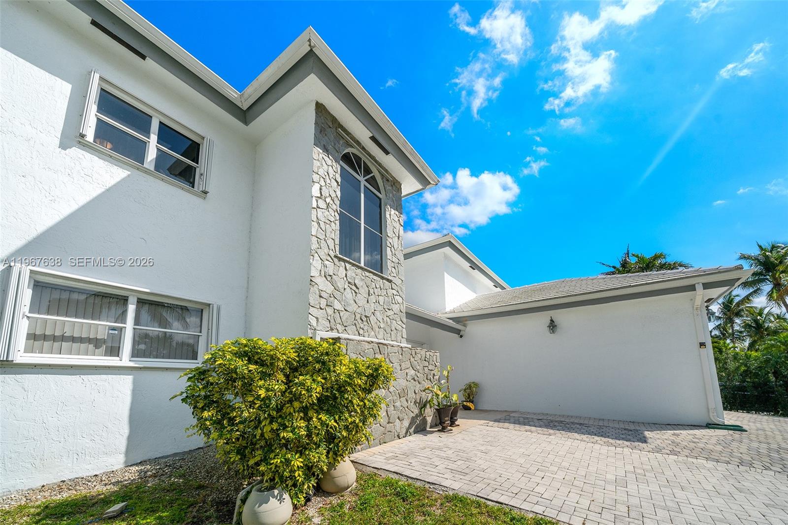 GOLDEN BEACH SEC E - Residential