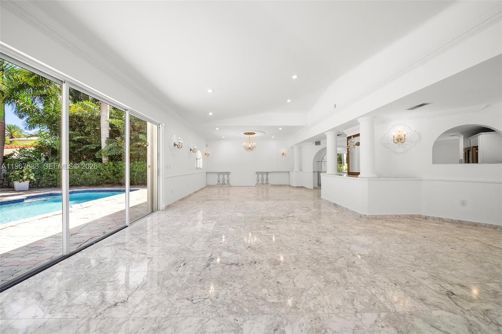 GOLDEN BEACH SEC E - Residential
