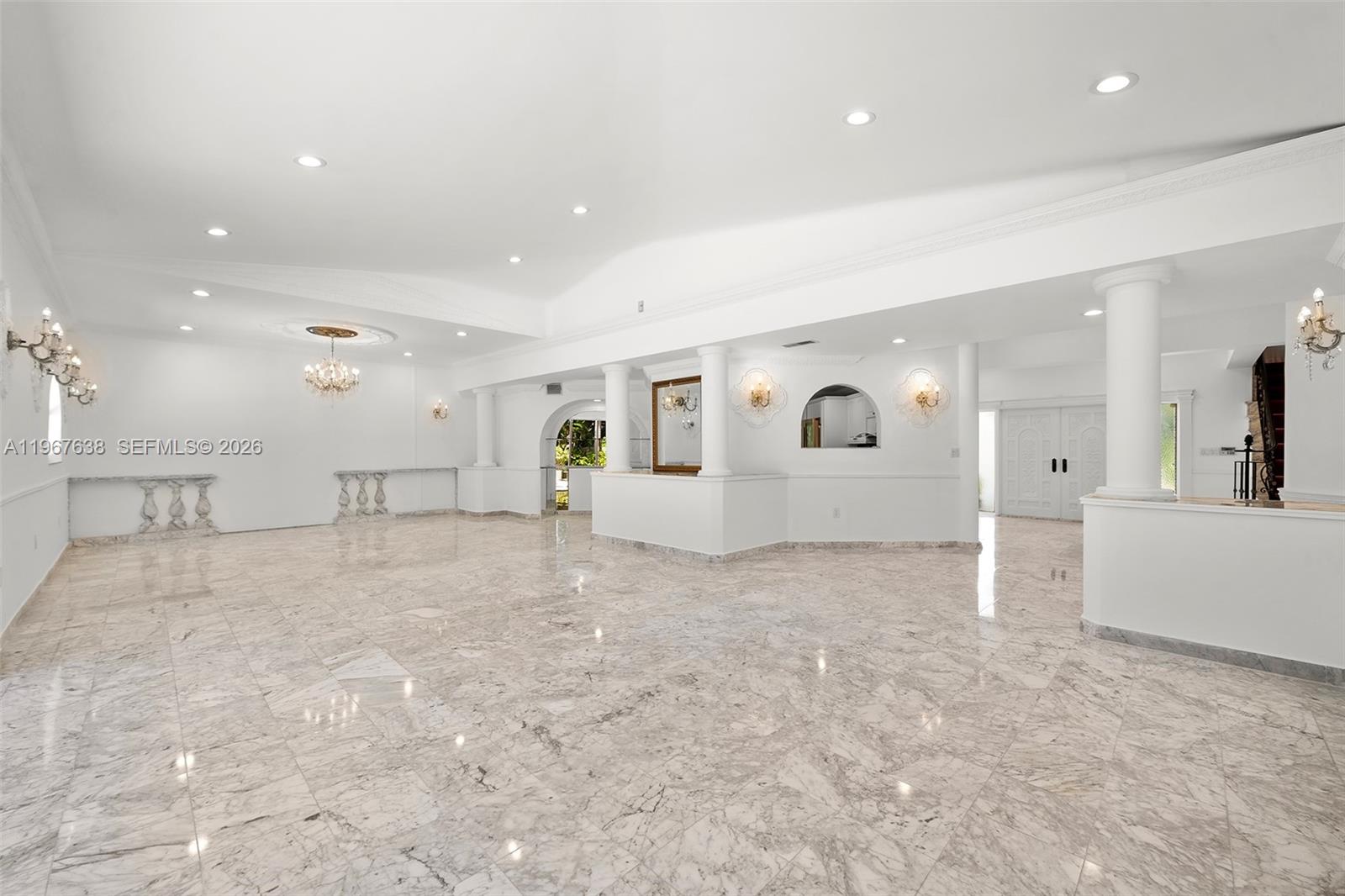GOLDEN BEACH SEC E - Residential