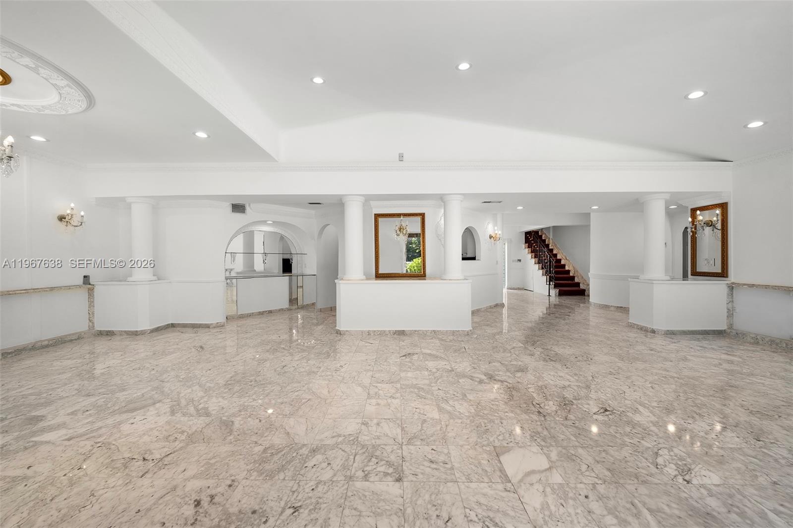 GOLDEN BEACH SEC E - Residential