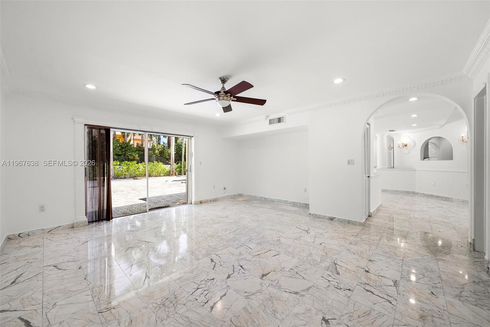 GOLDEN BEACH SEC E - Residential