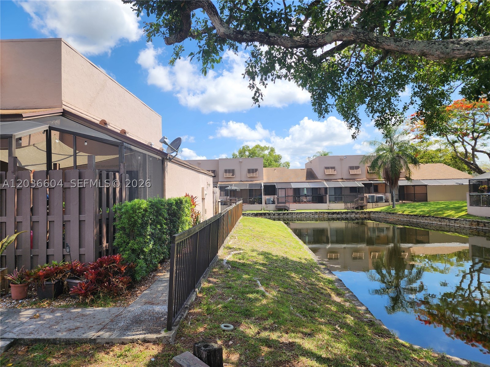 PEMBROKE LAKES SECTION SE - Residential Lease