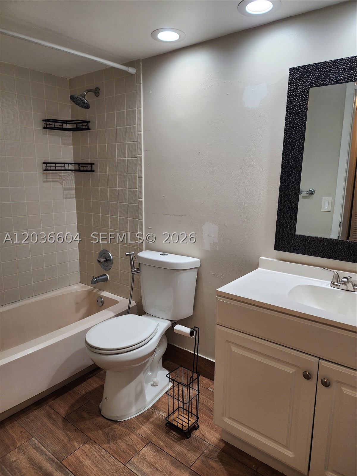 PEMBROKE LAKES SECTION SE - Residential Lease