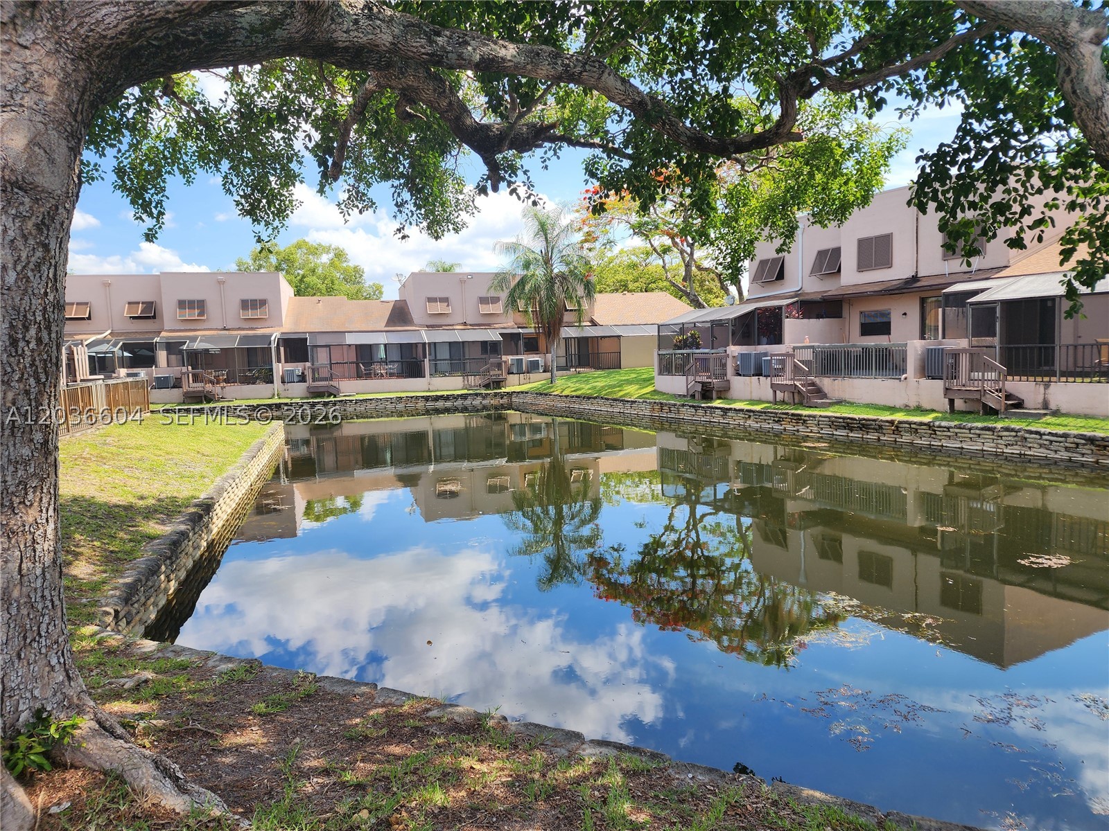 PEMBROKE LAKES SECTION SE - Residential Lease
