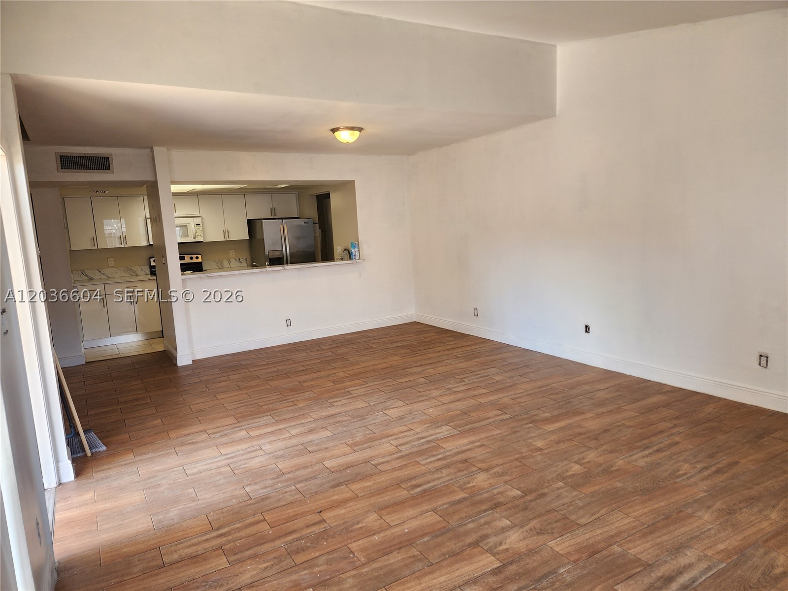PEMBROKE LAKES SECTION SE - Residential Lease