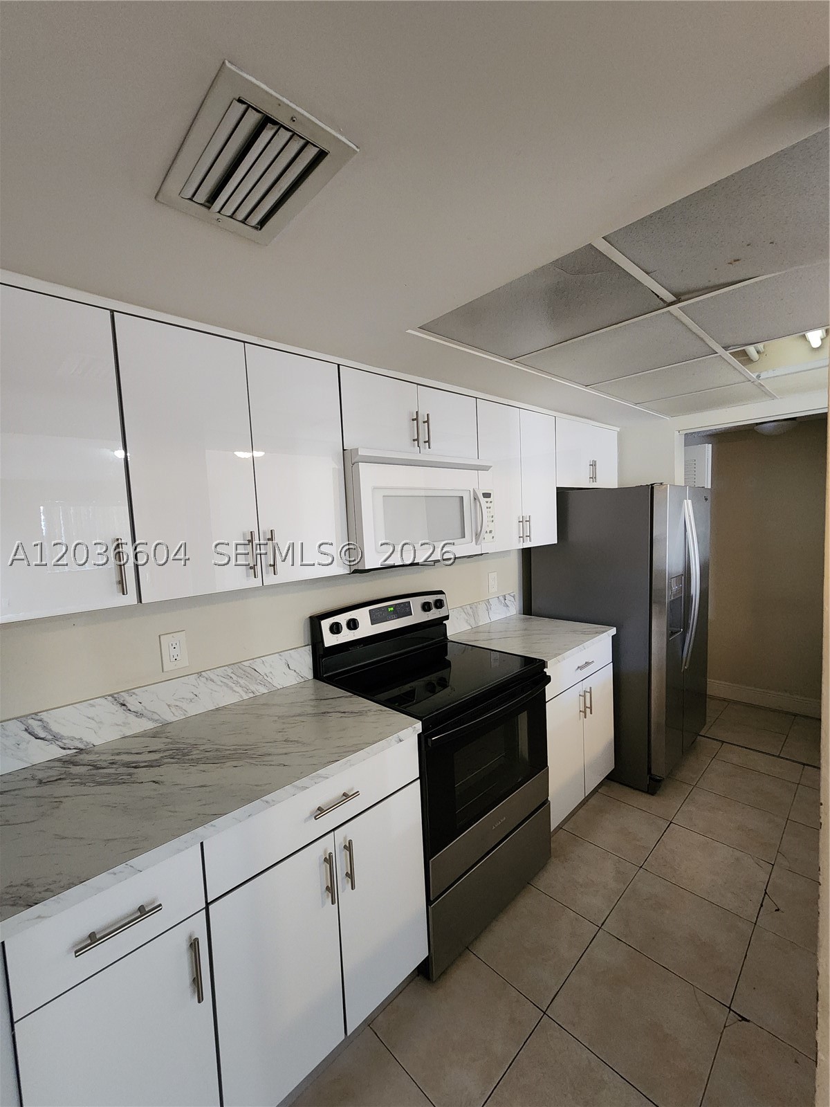 PEMBROKE LAKES SECTION SE - Residential Lease