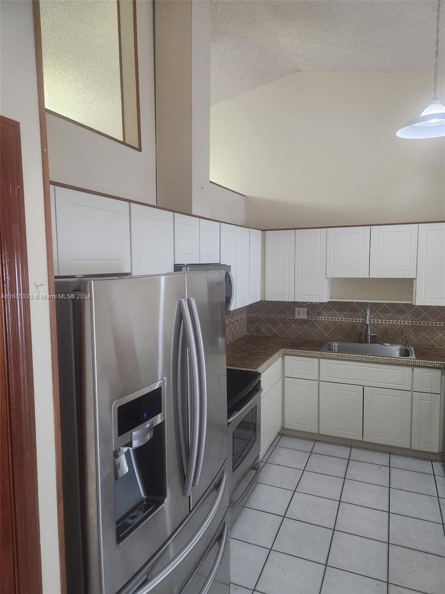 FOREST VIEW SUB - Residential Lease