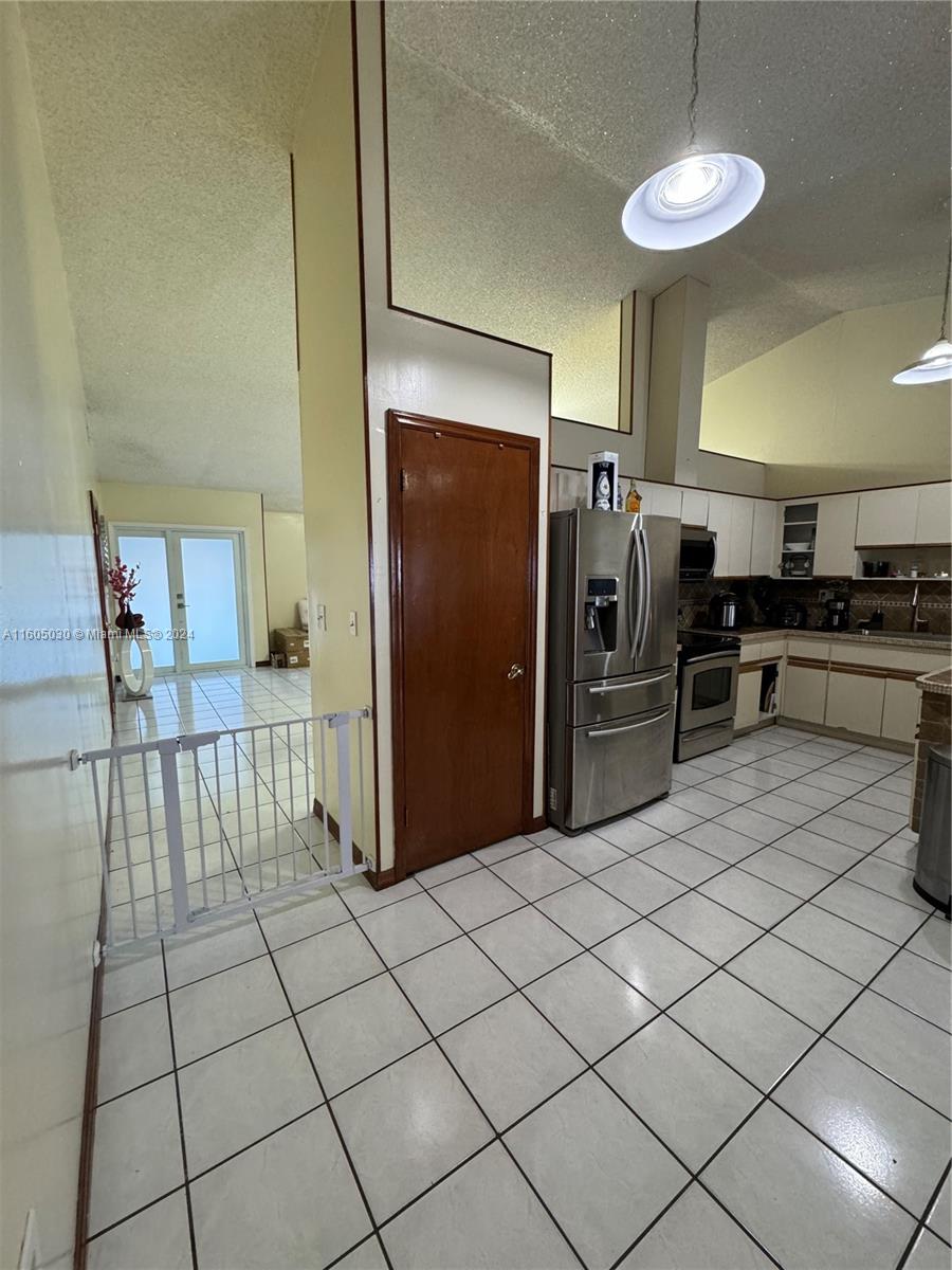 FOREST VIEW SUB - Residential Lease