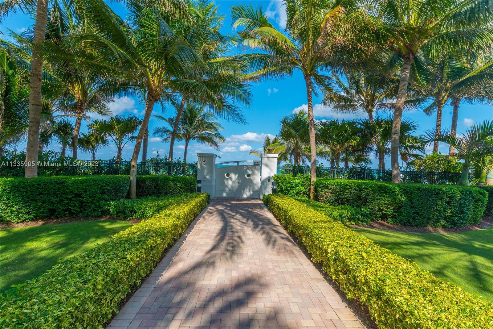 CONTINUUM ON SOUTH BEACH - Residential