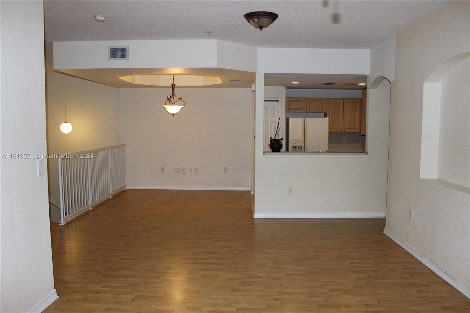 THE COURTS AT DORAL ISLES - Residential Lease