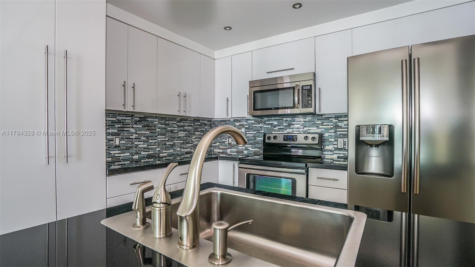 THE CLUB AT BRICKELL BAY - Residential Lease