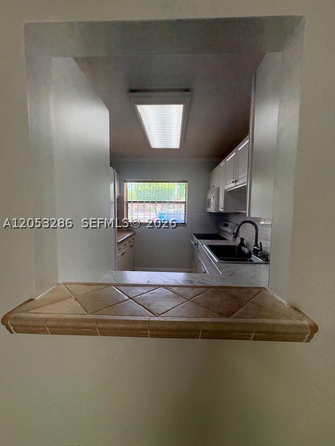 PARK LAKE VILG CONDO PHS - Residential Lease