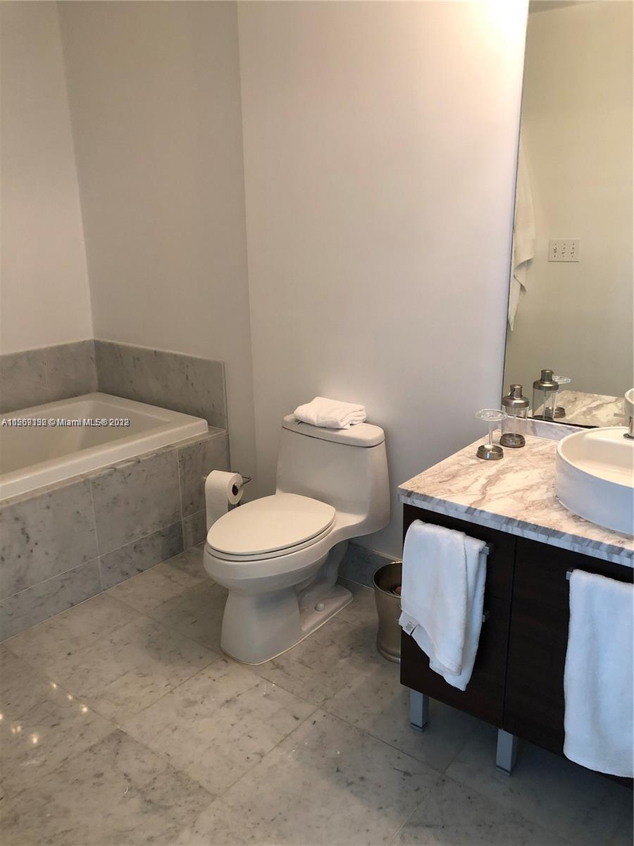 VIZCAYNE NORTH CONDO - Residential Lease