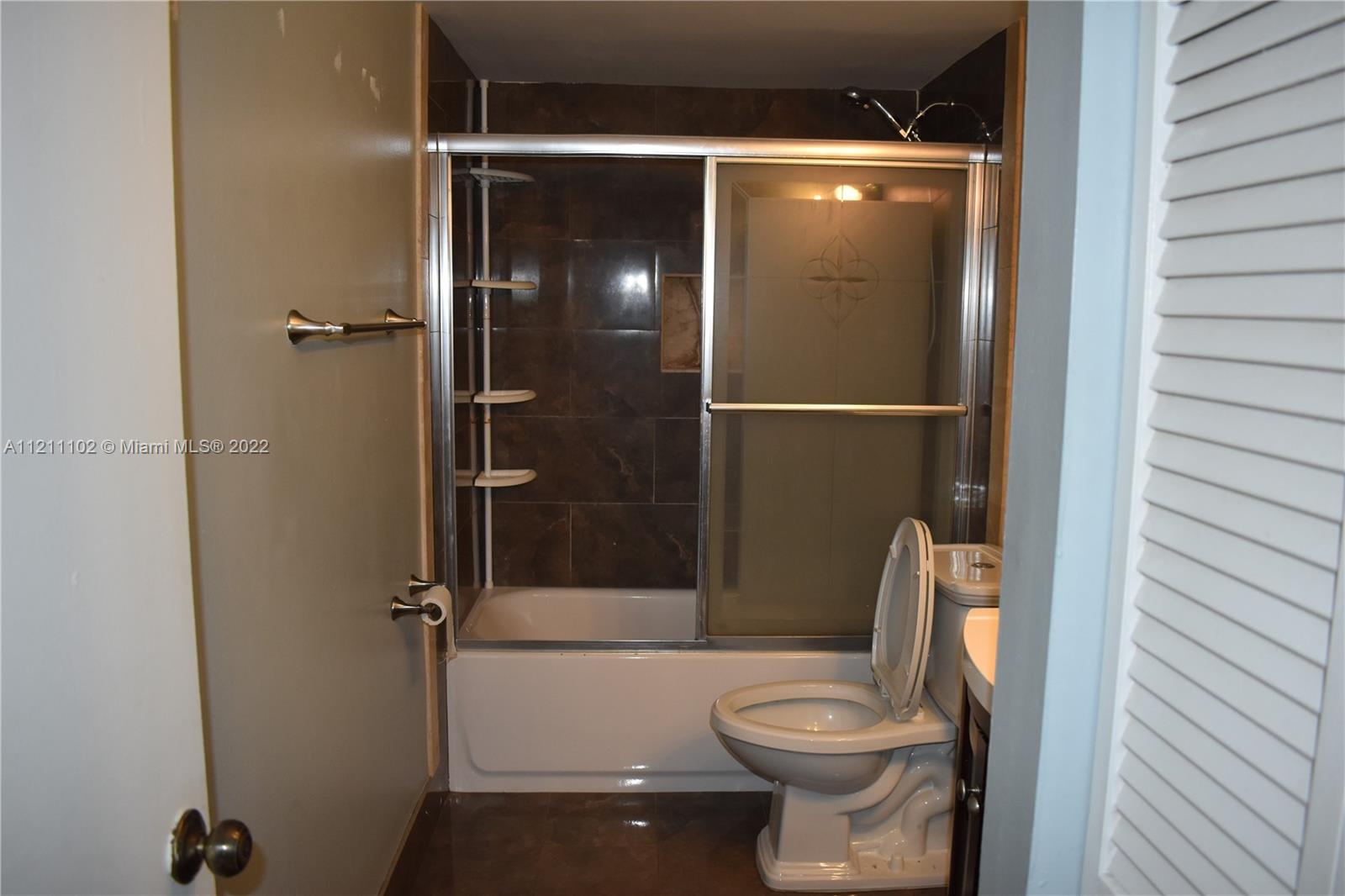 RAMBLEWOOD EAST CONDO - Residential Lease