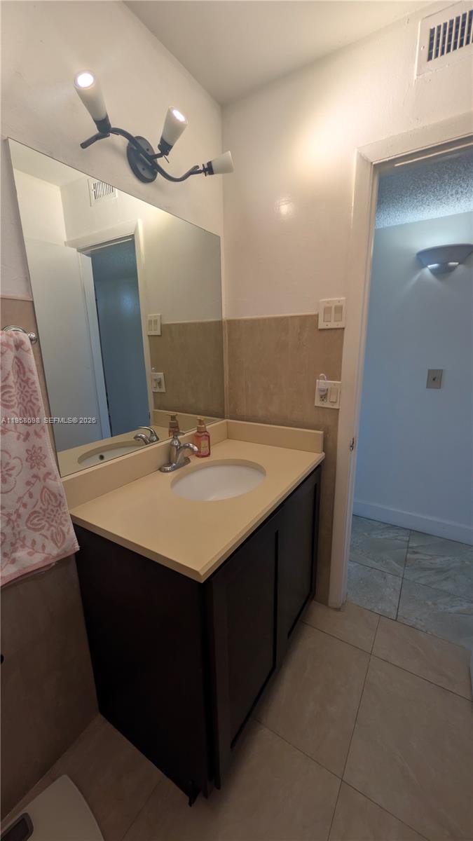 BEVERLY HILLS CONDO NUMBE - Residential