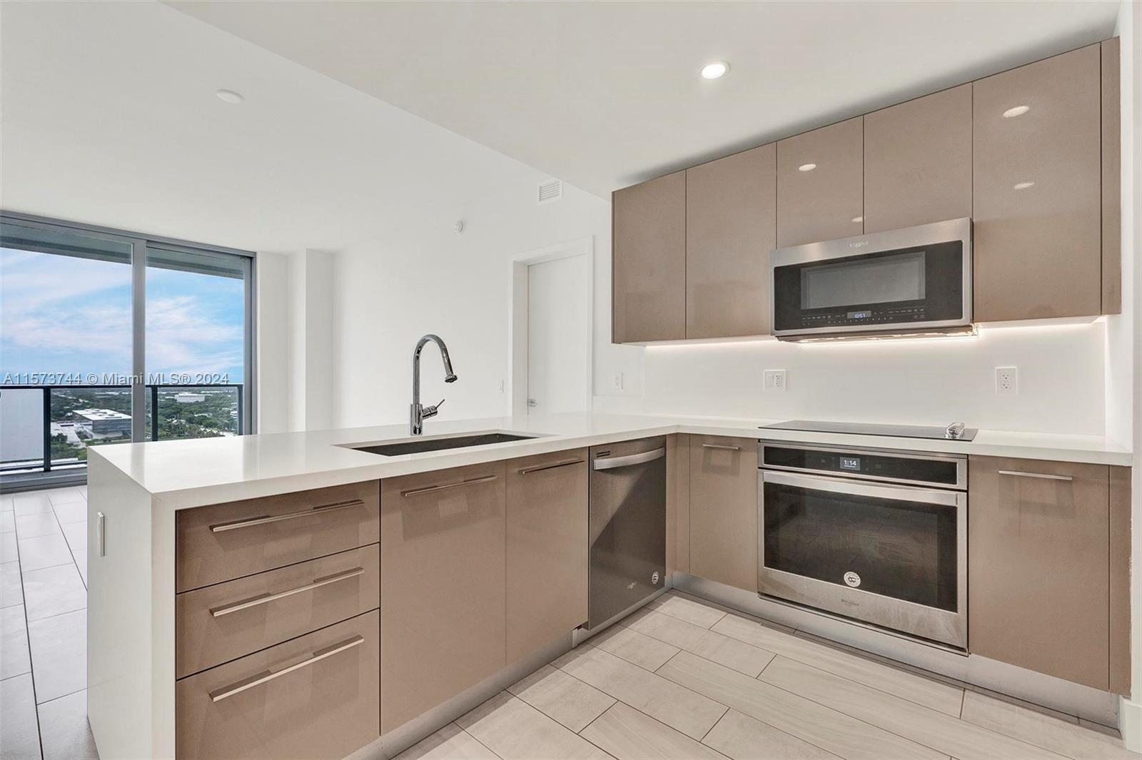 METROPICA NORTH TOWER ONE - Residential Lease