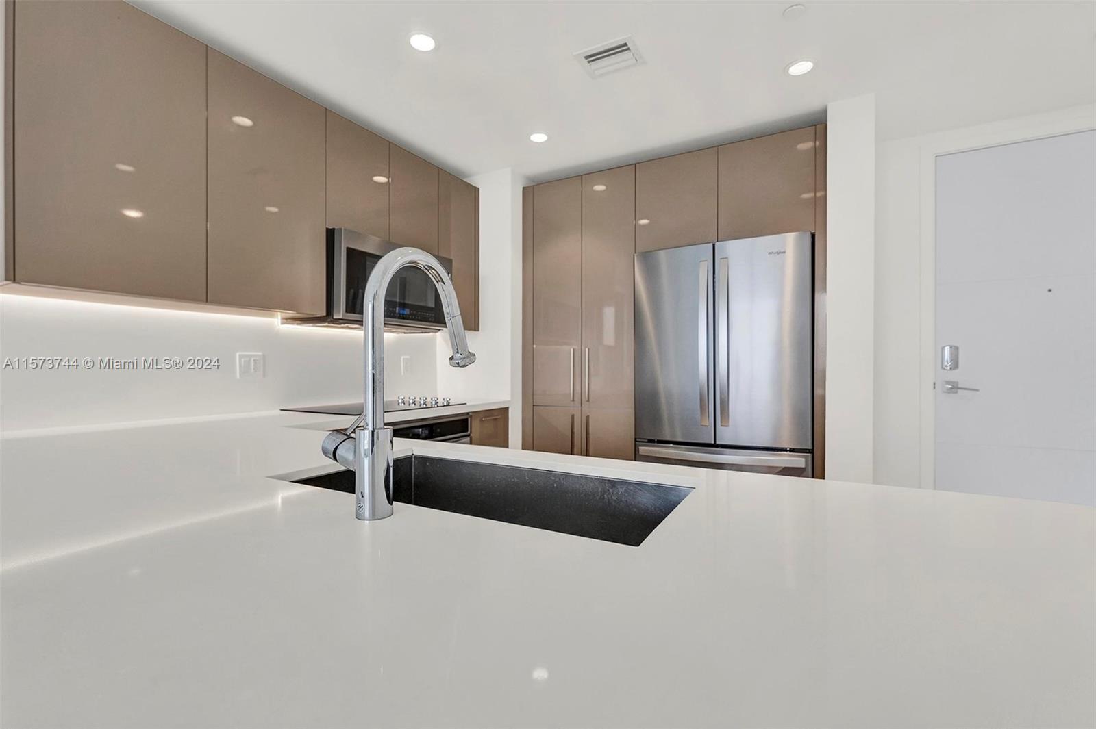 METROPICA NORTH TOWER ONE - Residential Lease