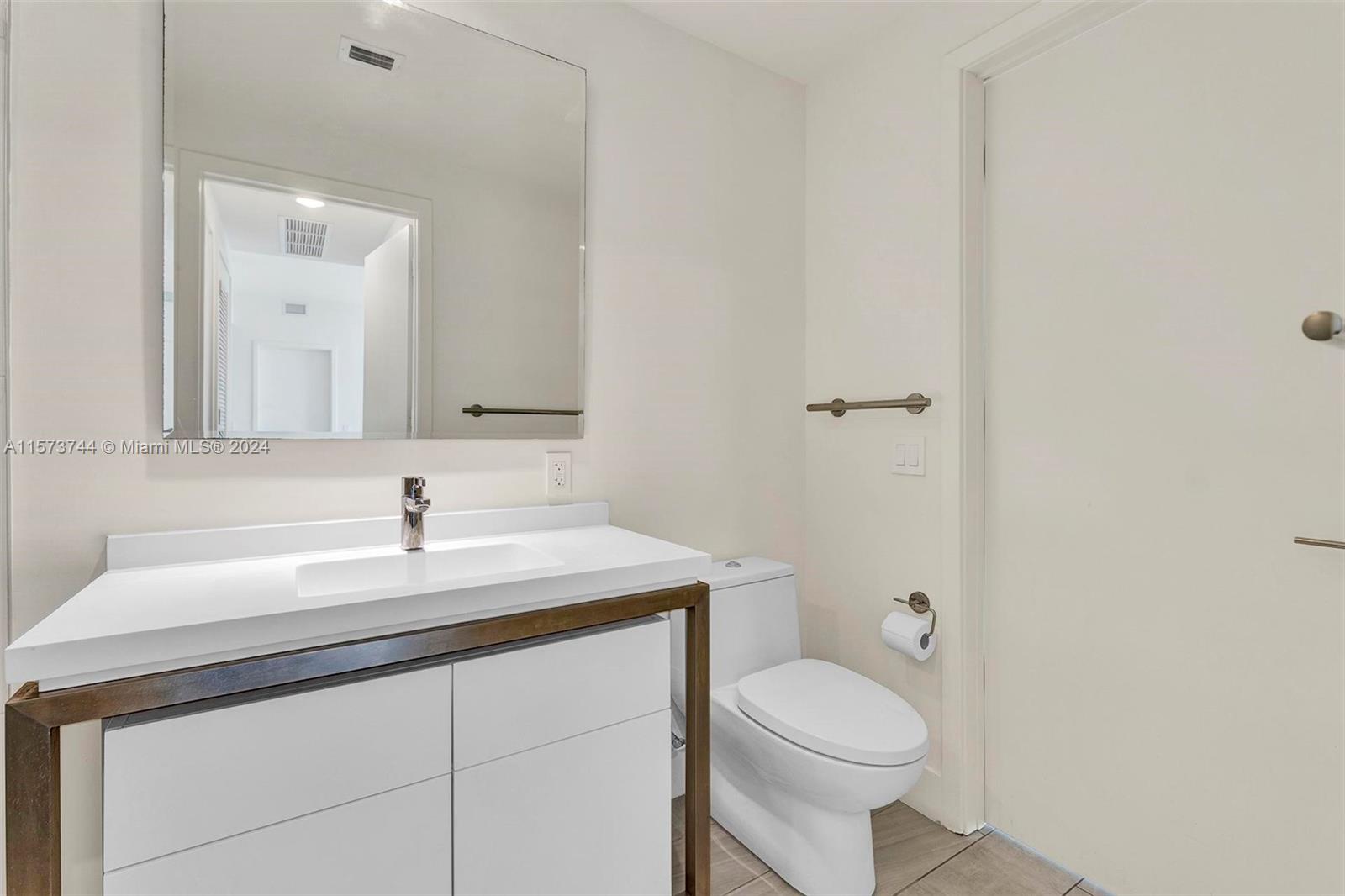 METROPICA NORTH TOWER ONE - Residential Lease