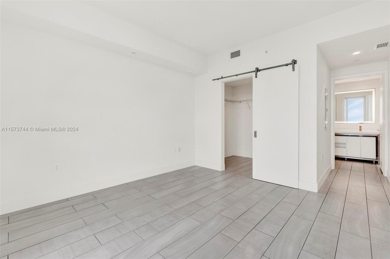 METROPICA NORTH TOWER ONE - Residential Lease