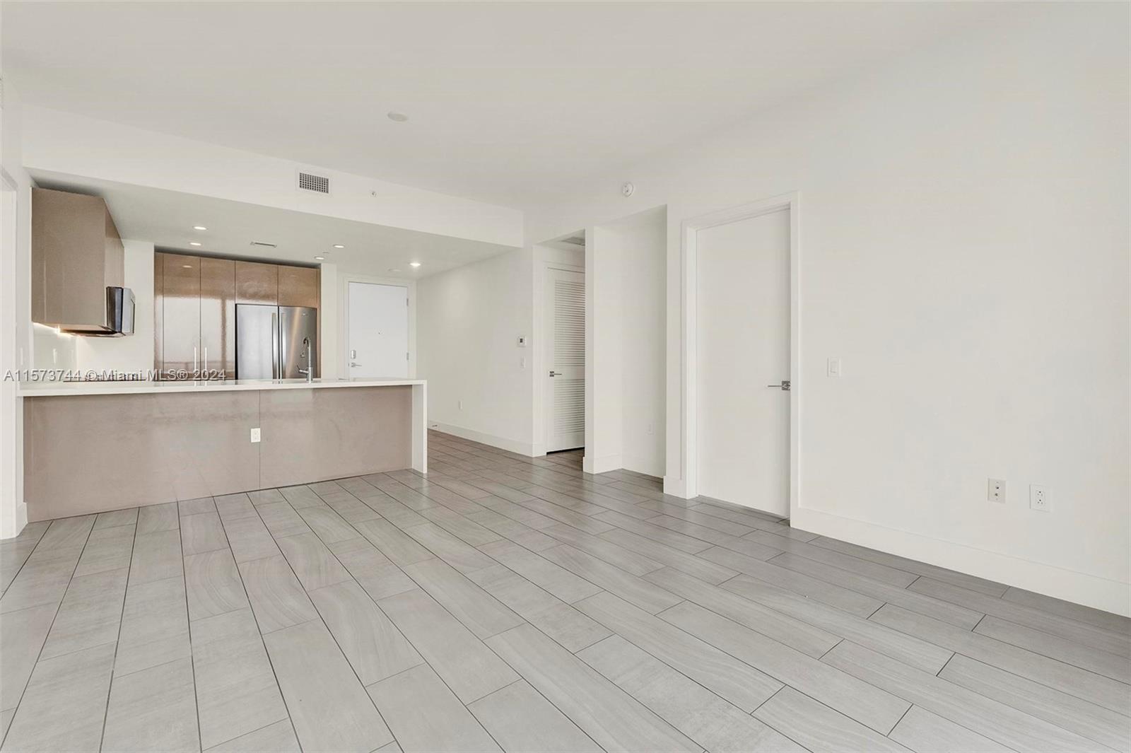 METROPICA NORTH TOWER ONE - Residential Lease