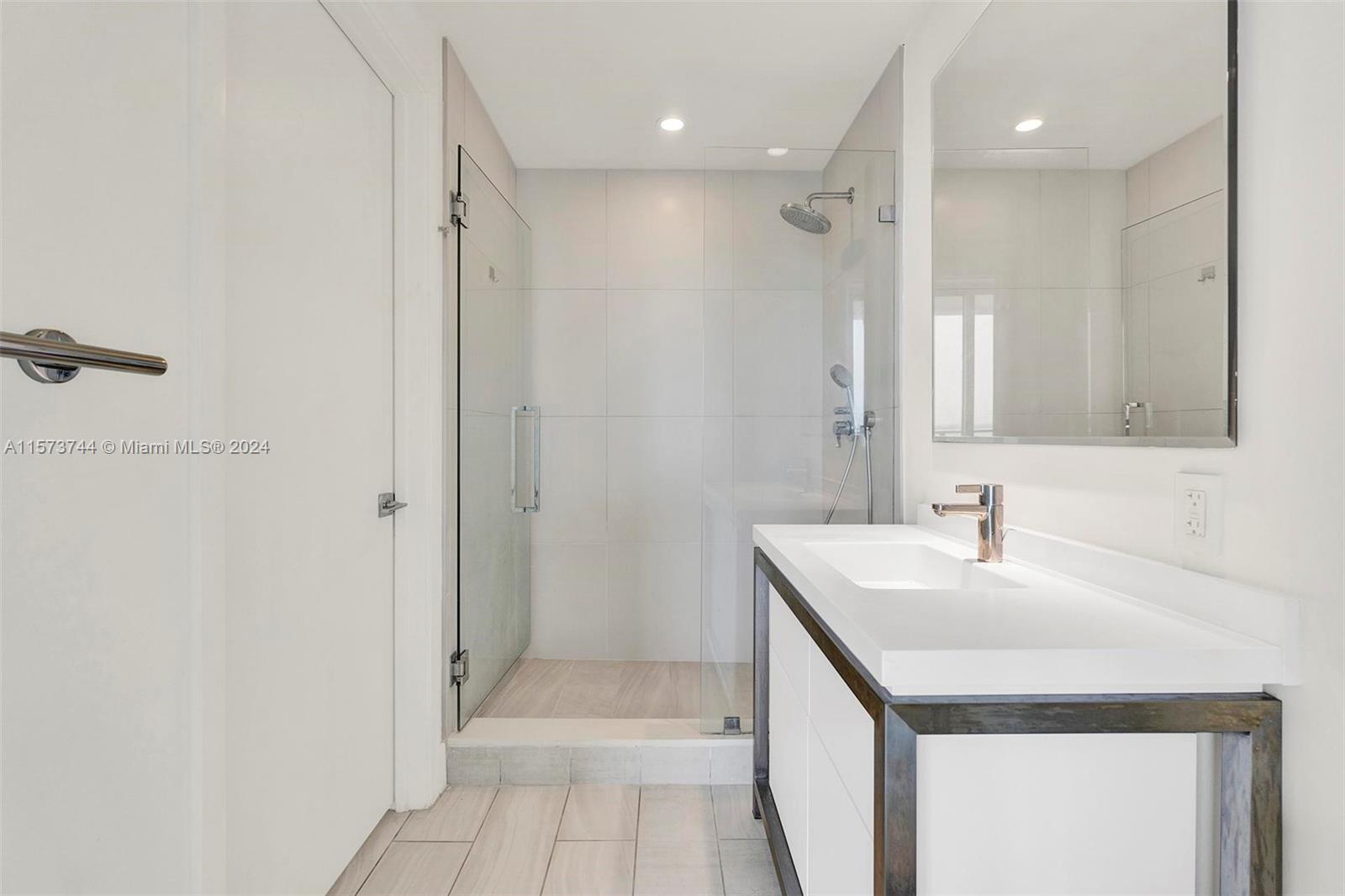 METROPICA NORTH TOWER ONE - Residential Lease
