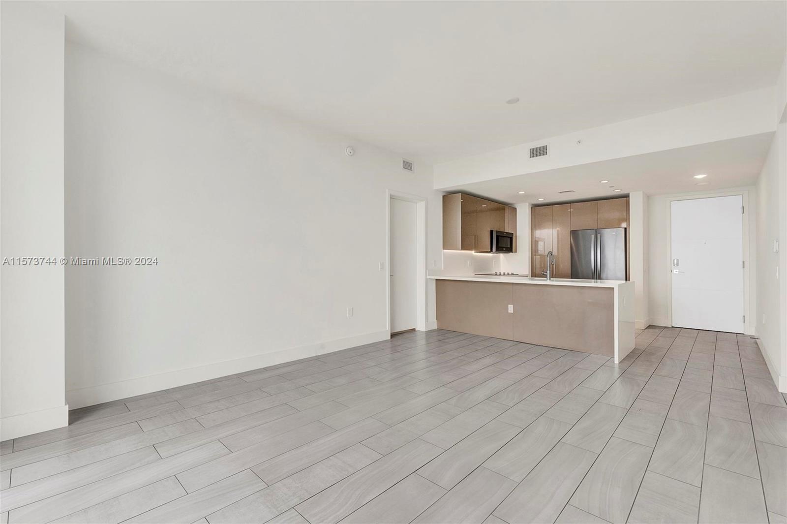 METROPICA NORTH TOWER ONE - Residential Lease