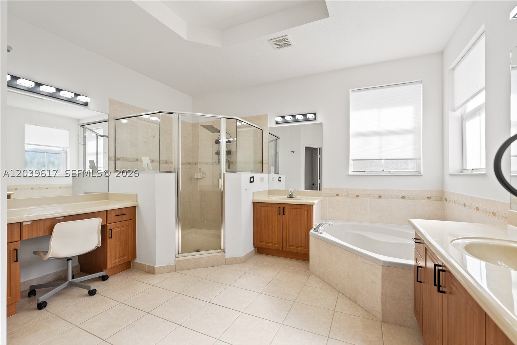 ISLANDS AT DORAL NORTHWES - Residential