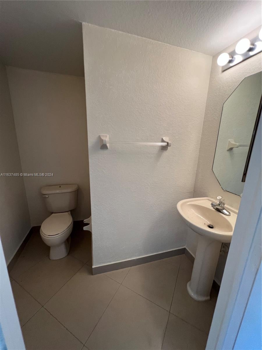 DORAL ISLES NORTH SEC TWO - Residential Lease
