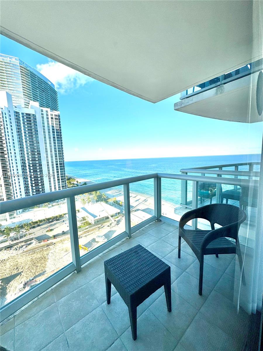M RESORT RESIDENCES CONDO - Residential