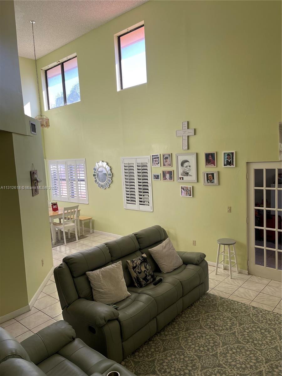 PEMBROKE LAKES SOUTH - Residential