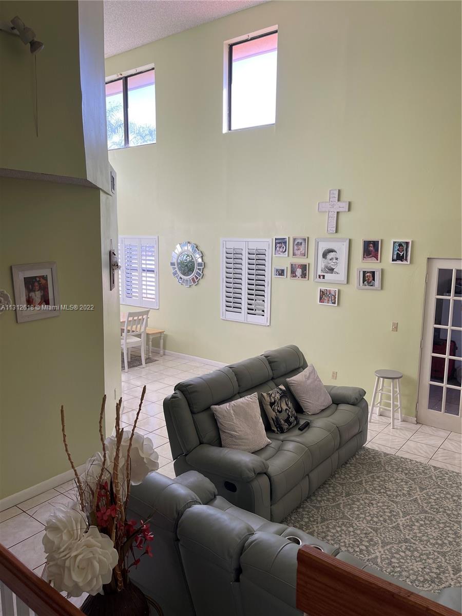 PEMBROKE LAKES SOUTH - Residential
